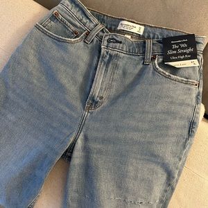 Abercrombie 27L Curve Love 90’s Slim Straight Jeans